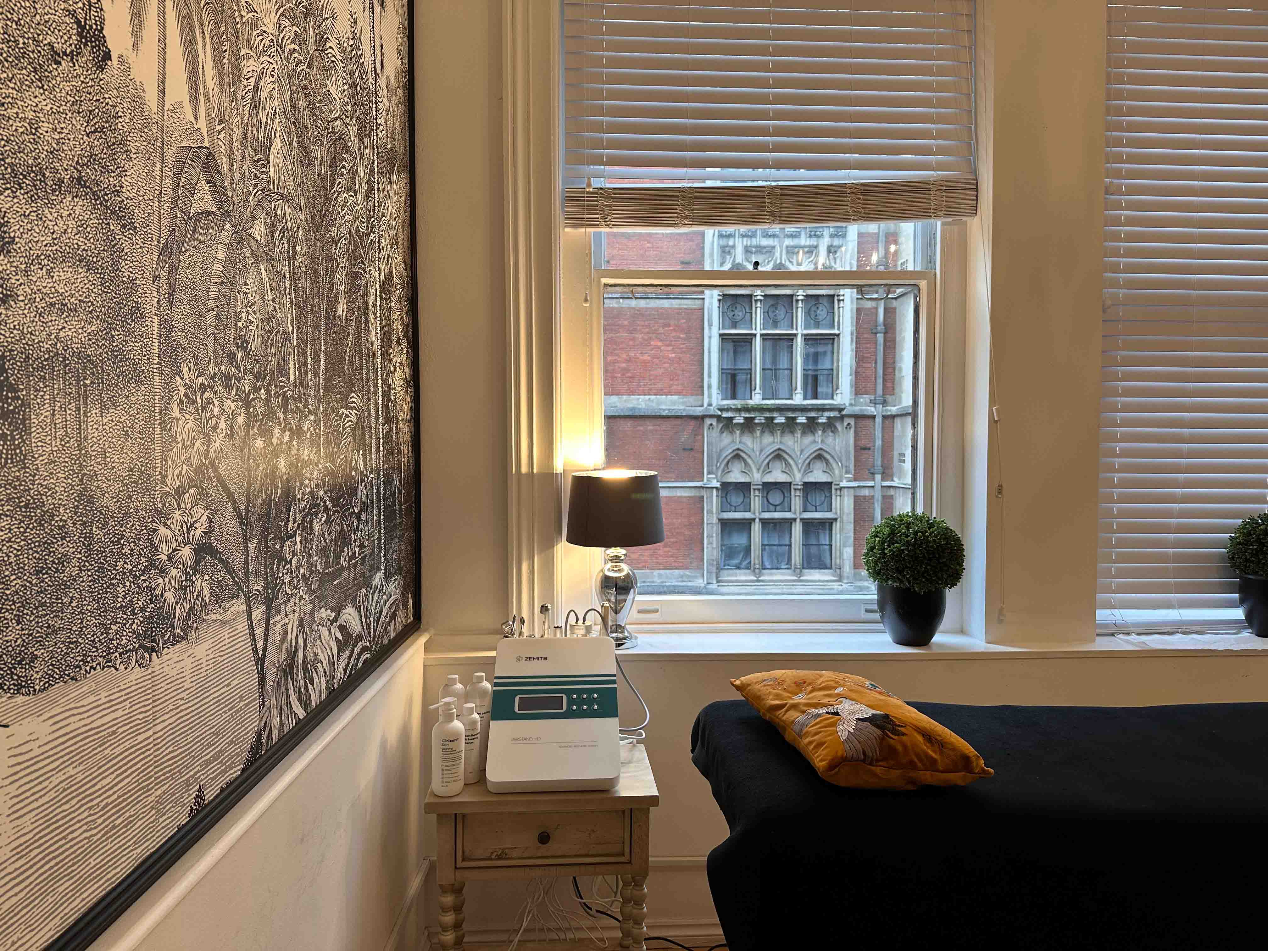 Tala SKin Premise Bell Yard, Fleet Street, Central London